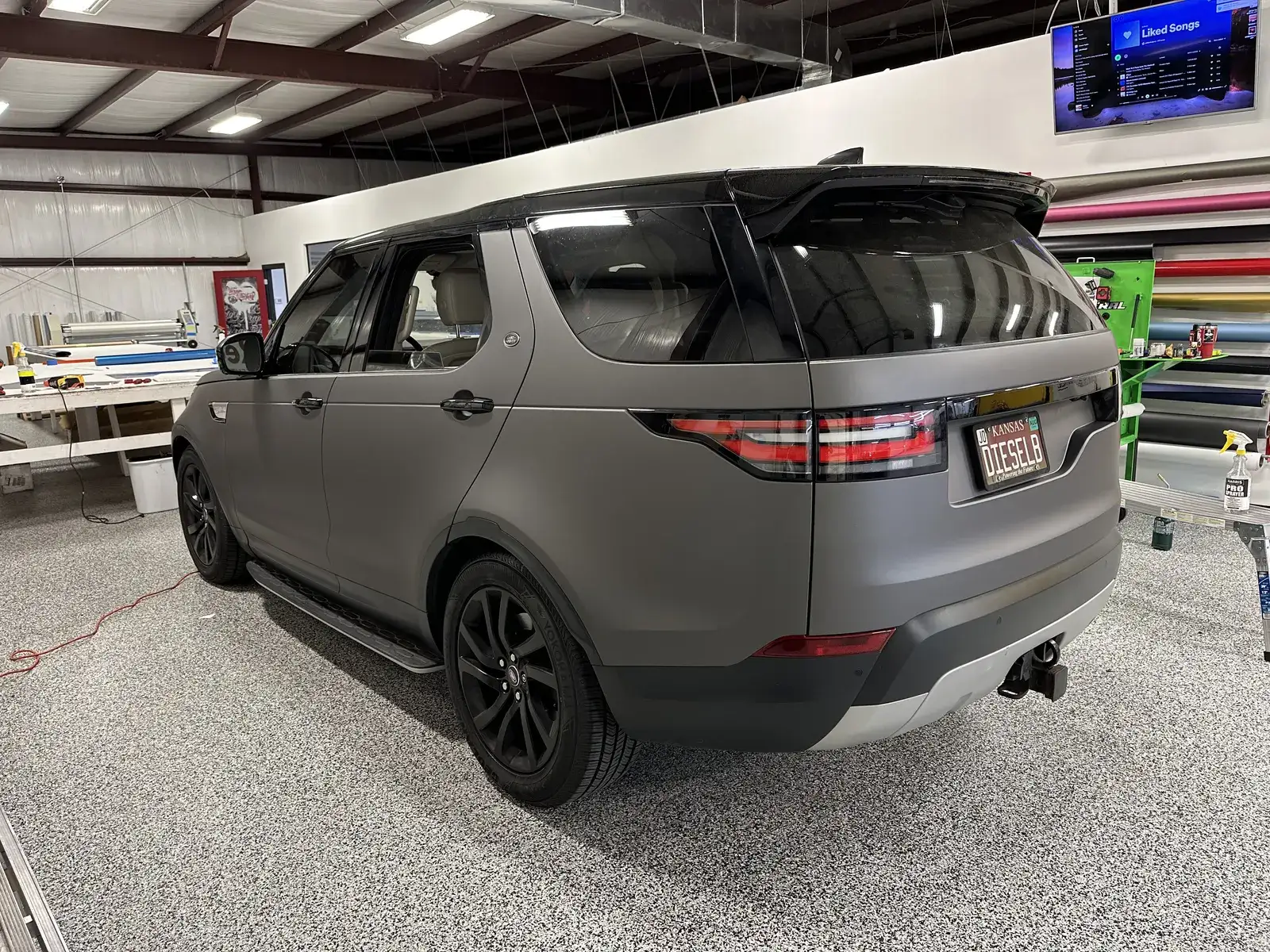Matte gray, every panel — Land Rover Discovery
