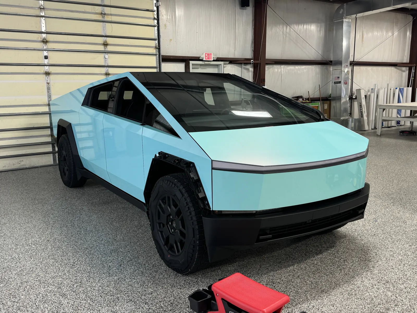 Tiffany blue Cybertruck — Tesla Cybertruck